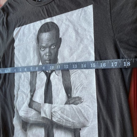 Marvel Captain Marvel Nick Fury Sz. Medium Black and White Imaged Graphic Shirt - Picture 4 of 6